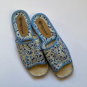 Andre Assous espadrille sandles